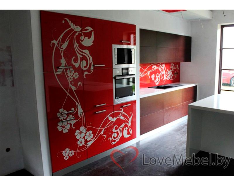 Красная кухня из пластика с фотопечатью Монблан (2)