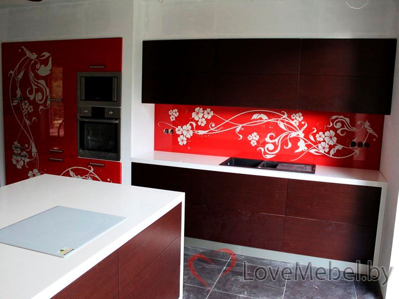 Красная кухня из пластика с фотопечатью Монблан (3)
