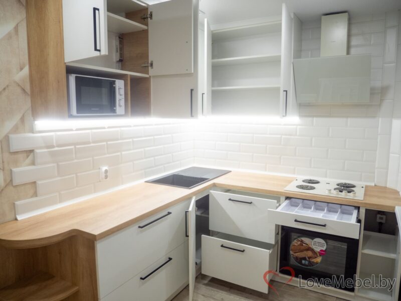 Белая кухня на 7 кв метров с закругленным углом